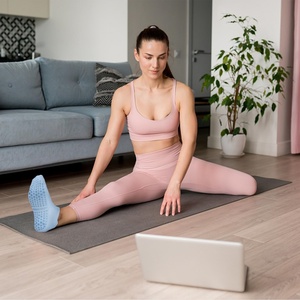 Calcetines de Pilates con Agarre y Logotipo Personalizado para Mujer, Calcetines de Barra de Alta Calidad Antideslizantes, Calcetines de Yoga de Corte Bajo para Ballet, Gimnasio y Fitness con Agarre - Product Image 2