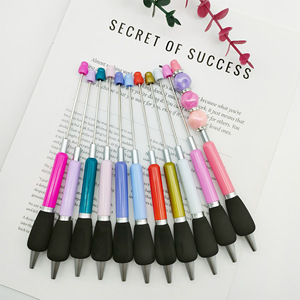 Penna Promozionale Sportiva con Meccanismo a Scatto, Decorata con Perline, in Plastica Economica con Logo Personalizzabile - Product Image 1