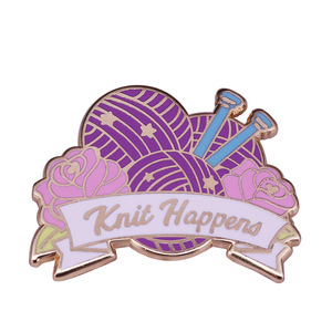 Spilla smaltata divertente per il magliaio: "Knit Happens" - Product Image 3