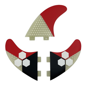 Aleta de cola de surf UPSURF Honeycomb, roja, negra y blanca, doble pestaña, estilo FCS, accesorio - Product Image 1