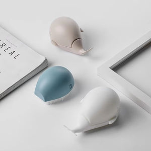 Cepillo de Limpieza para Ropa y Zapatos con Diseño de Ballena, Portátil, Mango Flexible, para Uso Doméstico, No Daña el Cabello ni la Ropa, Venta al Por Mayor - Product Image 4