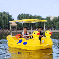 Bateau électrique jaune à double tête de canard, auto-drainant, pour parc paysager extérieur, pédalo de loisirs