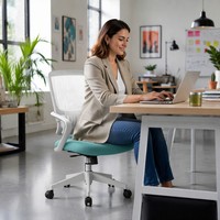 Chaise de bureau pivotante en maille pour centre d'appels, avec support lombaire à lattes, accoudoirs en T fixes et assise de bureau réglable en hauteur