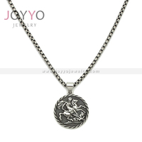 Bijoux anciens, pendentif médaille en acier inoxydable doré avec charme Saint-Georges et le dragon, symbole de la bonne défaite du mal, accessoires