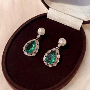 ต่างหูมุกธรรมชาติและคริสตัลมรกต 1594 ผลิตภัณฑ์หรูหราและสง่างาม - Product Image 4