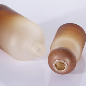Bottiglia di vetro per diffusore di lamelle color ambra smerigliato con tappo di legno rotondo vuoto da 100ml