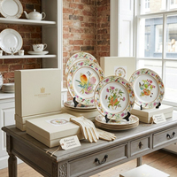 Service de table en céramique personnalisé de style vintage avec motif floral et oiseaux, assiette de présentation en porcelaine, bordure dorée de luxe, vaisselle de mariage et de restaurant