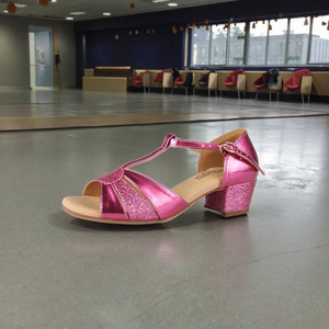<span class=keywords><strong>Scarpe</strong></span> da ballo latino con tacco basso da ragazza con tacco a cubo rosa e Design T Bar per <span class=keywords><strong>scarpe</strong></span> da ballo in pelle sintetica - Product Image 4