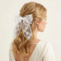 Barrette à cheveux élégante pour femme avec nœud en dentelle brodée florale blanche et longue queue en maille transparente, accessoire de coiffure pour mariage et soirée