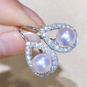 Boucles d'oreilles en or blanc Kewu avec perles et diamants naturels ronds taille brillant couleur D, bijoux classiques pour femmes - Product Image 3