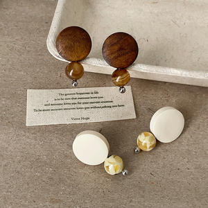 Vente en gros de bijoux de boucles d'oreilles luxueux avancés en pierre naturelle d'acier inoxydable de haute qualité - Product Image 1