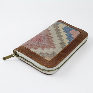Pochette de créateur artisanale haut de gamme imprimée sur mesure pour femme, style moderne, plusieurs poches, fermeture éclair, tendance pour l'été - Product Image 1
