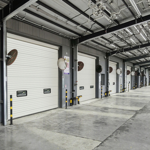 Serie termica porta industriale a scorrimento sezionale porta industriale con piccola finestra - Product Image 5