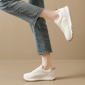 Nouvelles baskets décontractées et sportives pour femme, modèle printemps 2026, à semelle épaisse, blanches, avec lacets sur le devant, légères, style Dunks, polyvalentes, pour étudiantes, inspirées de Forrest Gump. - Product Image 4