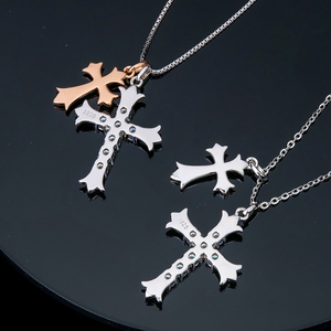 Collier Pendentif Double Croix Gothique Hip Hop Unisexe Rétro en Argent Sterling 925 Plaqué Or Blanc avec Moissanite VVS1 - Product Image 4