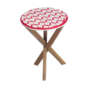 Mesa Auxiliar de Madera Roja Hecha a Mano con Tapa de Tablero de Ajedrez con Incrustaciones de Hueso y Patas Cruzadas, Mueble Decorativo - Product Image 1