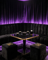 Solution de projet personnalisée pour les discothèques et les bars lounge : sièges sectionnels modernes et ensemble de table centrale en acier inoxydable