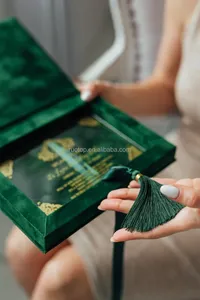Boîte d'invitation <span class=keywords><strong>de</strong></span> poche en velours vert émeraude avec feuille d'or Boîte d'invitation en velours <span class=keywords><strong>de</strong></span> croquis <span class=keywords><strong>de</strong></span> lieu Suite d'invitation <span class=keywords><strong>de</strong></span> <span class=keywords><strong>mariage</strong></span> Premium - Product Image 6