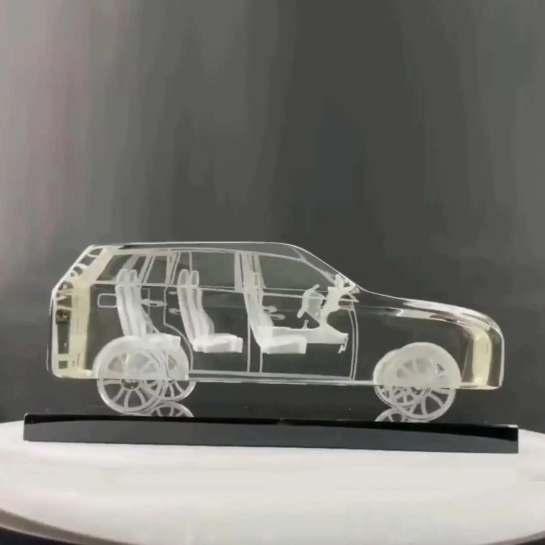 Trophée de voiture en cristal laser 3d personnalisé Modèle de cadeau souvenir pour les constructeurs automobiles ou les industries liées à l'automobile