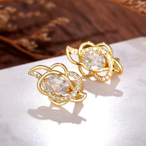 D Shape Floral Huggie Earrings for Women Sparkling Flower Ear Cuff Daily Fashion Jewelry - Product Image 3