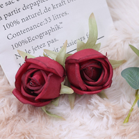 Têtes de roses artificielles miniatures de 5 cm en soie pour décorations murales de mariage