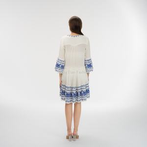 Robe d'été OEM personnalisée avec logo, robes longues à manches longues pour femmes, robes brodées à col en V, longueur genou - Product Image 3