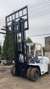 Chariot élévateur d'occasion TCM 7 tonnes d'origine japonaise, modèle Fd70, alimenté au diesel, mât à deux étages, prix bas - Product Image 2