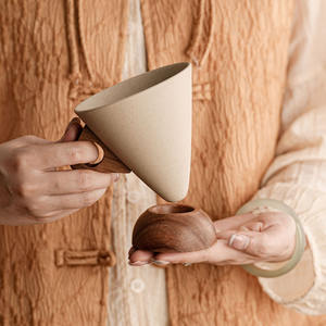 Tasse à <span class=keywords><strong>café</strong></span> cappuccino en grès 250ML personnalisée soucoupe en forme d'entonnoir réutilisable expresso lait thé tasse en céramique avec base en bois - Product Image 3