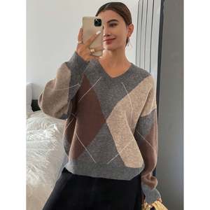 Pull à col en V à manches longues à blocs de couleur Pulls multicolores pour femmes - Product Image 2