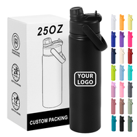 Bouteille d'eau isotherme sport 25oz en acier inoxydable 304 avec poignée de transport et couvercle à paille rabattable pour le camping – Prix usine