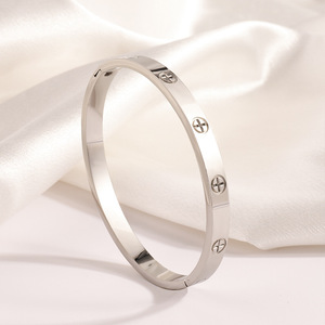 Modisches Schmuck-Armband für Damen und Herren, 18k Vergoldet mit Logo, Hochwertiges Paar-Armband aus Edelstahl - Product Image 6