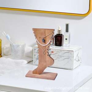 แท่นวางสร้อยคอไม้เนื้อแข็ง สีเรโทร แบบตั้งพื้น ชิ้นเดียว สำหรับใช้ในบ้านหรือหน้าต่าง - Product Image 1