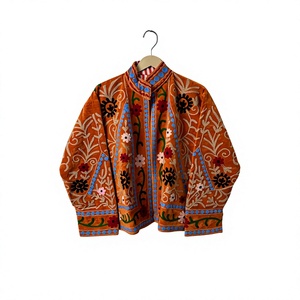 Blouson en velours brodé floral d'automne pour femme, col mandarin, manches longues, broderie artisanale - Product Image 1