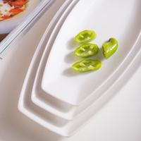 Vaisselle de restaurant en céramique rétro de luxe léger en gros, assiettes blanches en forme d'arc, plats de restauration personnalisables, compatibles micro-ondes
