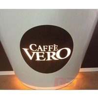 Nouveau comptoir de présentation moderne en surface solide avec éclairage LED pour café, kiosque de café pour hôtel, salle de sport