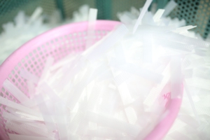 ตาข่ายพลาสติก PE สีขาว ขนาดกว้าง 10 ซม. แบบม้วน ตัดตามขนาด สำหรับคลุม - Product Image 2