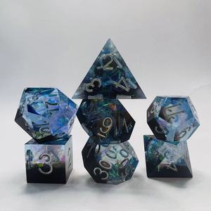 RPG en résine personnalisé fait à la main MDN 7 pièces <span class=keywords><strong>cube</strong></span> en vrac jeu de dés noirs translucides pour jeux de société ou de cartes - Product Image 5