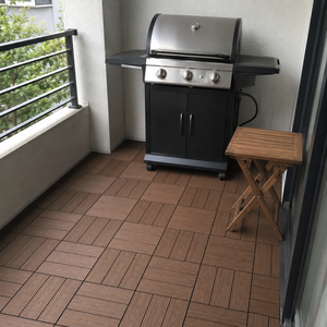 Dalles de sol WPC carrées modernes en relief 3D, texture réaliste, design emboîtable, imperméables, écologiques, pour extérieur, jardin, <span class=keywords><strong>parc</strong></span> - Product Image 4