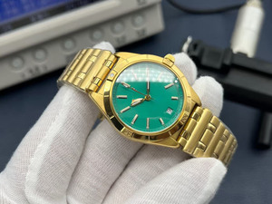 นาฬิกาข้อมือสปอร์ตธุรกิจสุดหรู ดีไซน์ฮิปฮอปทันสมัย สายโซ่ทองเหลืองรูปทรงกระสุน หน้าปัดมรกต น้ำหนักเบาพิเศษ ระบบออโตเมติก แสดงวันที่ - Product Image 2