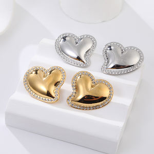 Pendientes de Aro de Acero Inoxidable con Flores Personalizadas de Alta Calidad, Diseño Hueco Chapado en Oro de 18K, Resistentes al Agua - Product Image 1