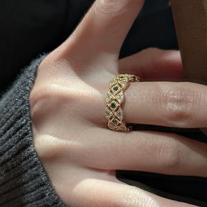 แหวนเงินแท้ S925 สไตล์ฝรั่งเศสย้อนยุค ประดับเพชร ฝังเพชรสังเคราะห์สีเขียวอ่อน ดีไซน์ลูกไม้ งานออกแบบเฉพาะกลุ่ม - Product Image 2