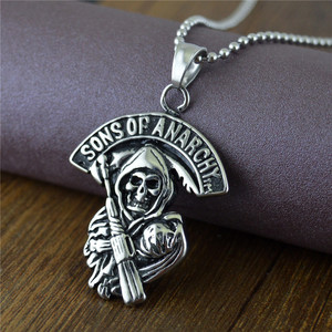 Collana <span class=keywords><strong>con</strong></span> <span class=keywords><strong>ciondolo</strong></span> a forma di <span class=keywords><strong>teschio</strong></span> e falcetto del Mietitore, in acciaio inossidabile, ipoallergenica e anti-sbiadimento, stile punk europeo, da uomo, per discoteca - Product Image 4