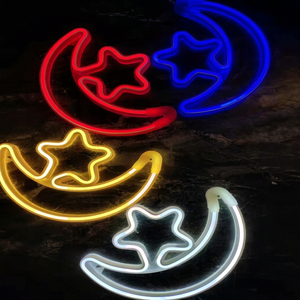 Una Escultura Luminosa de Luna Creciente que Crea una Suave Atmósfera Navideña en Resorts, Plazas y Exhibiciones Temporales - Product Image 1