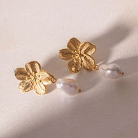 Boucles d'oreilles pendantes Gaovo en perles de fleurs, plaquées or, en acier inoxydable, perles baroques, bijoux pour femmes, pour mariage et usage quotidien