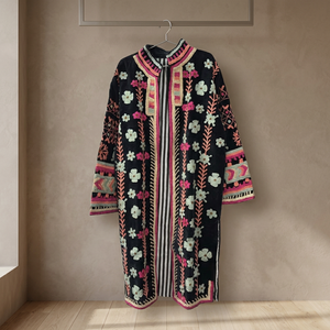 Veste Kimono Longue en Velours Noir Brodé Suzani Fait Main Indien, Motif Floral Menthe Rose Vintage, Vente en Gros - Product Image 6