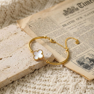 צמיד תלתן ארבעה עלים מצופה זהב בהתאמה אישית וסיטונאי - Product Image 2