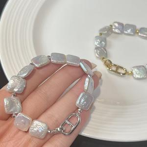 สร้อยข้อมือมุกทรงสี่เหลี่ยมขนาดเล็กและอเนกประสงค์ ดีไซน์เครื่องประดับสไตล์เรโทรบาโรก - Product Image 1