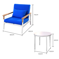 Chaise longue d'extérieur moderne en aluminium avec accoudoirs en teck et coussin imperméable pour hôtel, jardin ou balcon