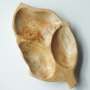 Bandeja de Madera de Cedro Sólido Hecha a Mano, Plato de Servir Compartimentado, Estilo de Madera Natural, Plato Multiusos con Forma de Hoja - Product Image 5