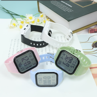 Montre numérique LED carrée en plastique lumineuse pour étudiants, style professionnel, vente en gros 2026, source fabricant